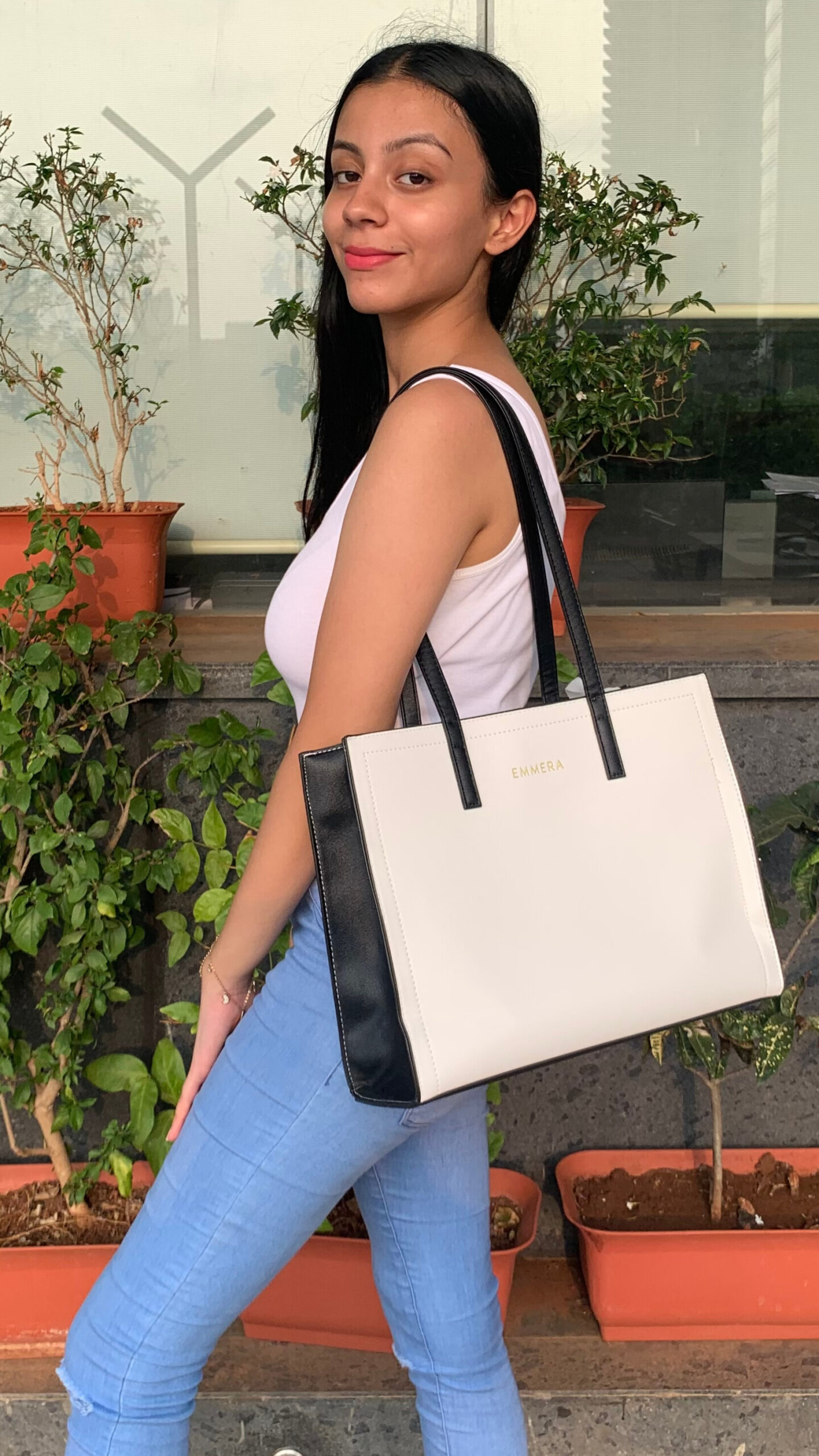 Iyra (White) - Image 5